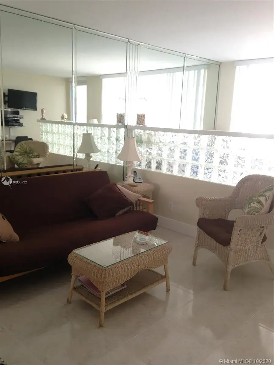 1 bath Residential Lease for rent at 100 Lincoln Rd # 1104, Miami Beach FL 33139