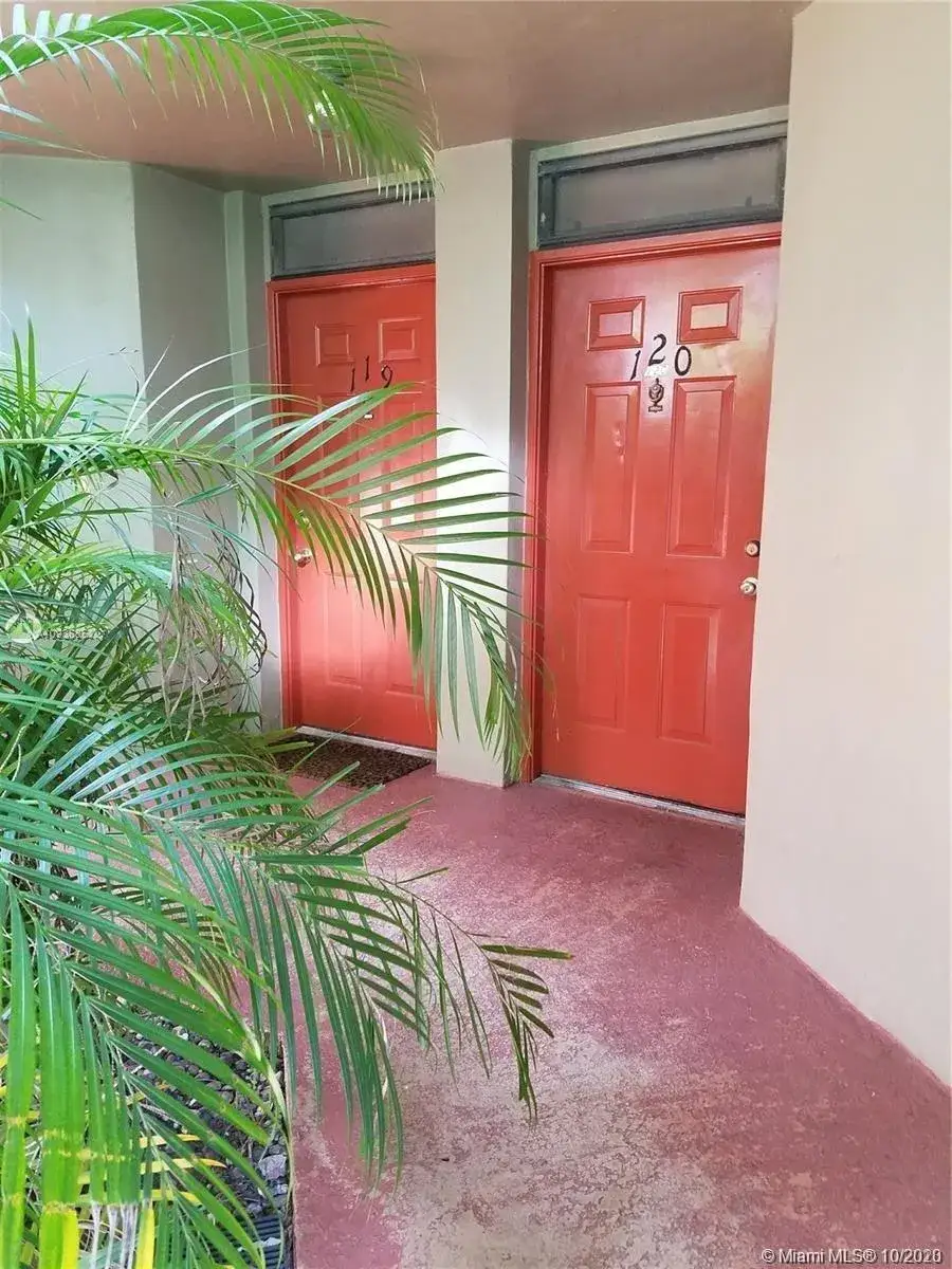 2 bedroom 2 bath Residential for sale at 216 Lake Pointe Dr # 120, Oakland Park FL 33309