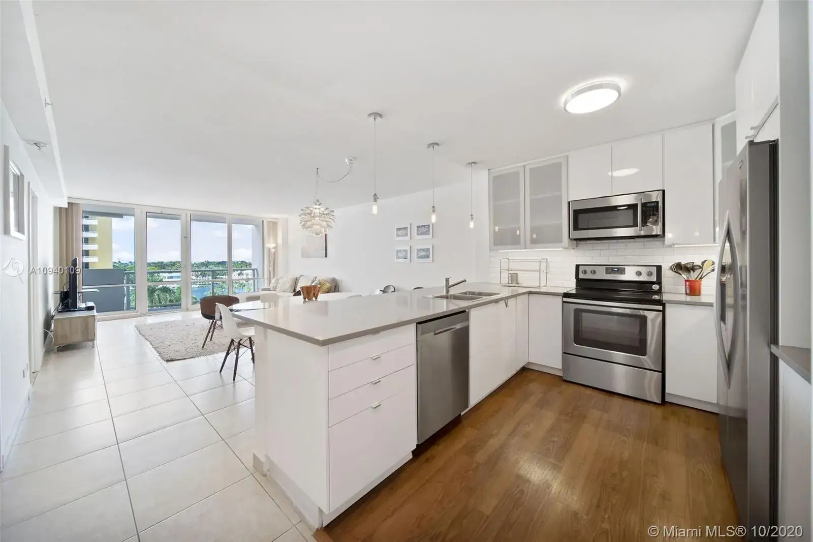 2 bedroom 1 bath Residential Lease for rent at 5601 Collins Ave # 717, Miami Beach FL 33140