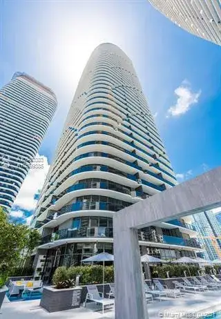 3 bedroom 3 bath Residential Lease for rent at 55 SW 9th St # 4001, Miami FL 33130
