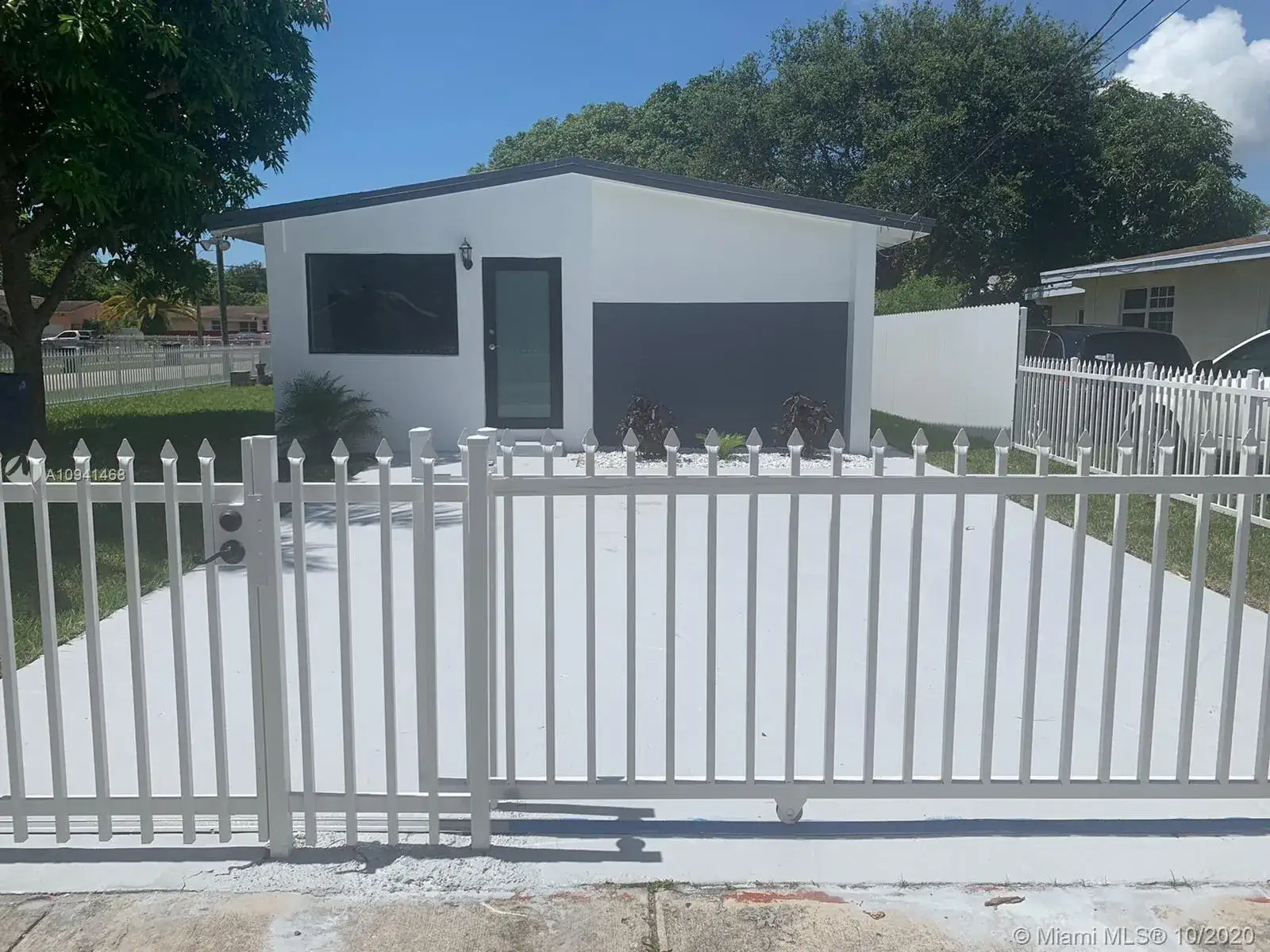 3 bedroom 2 bath Residential for sale at 290 NE 171st Ter, North Miami Beach FL 33162
