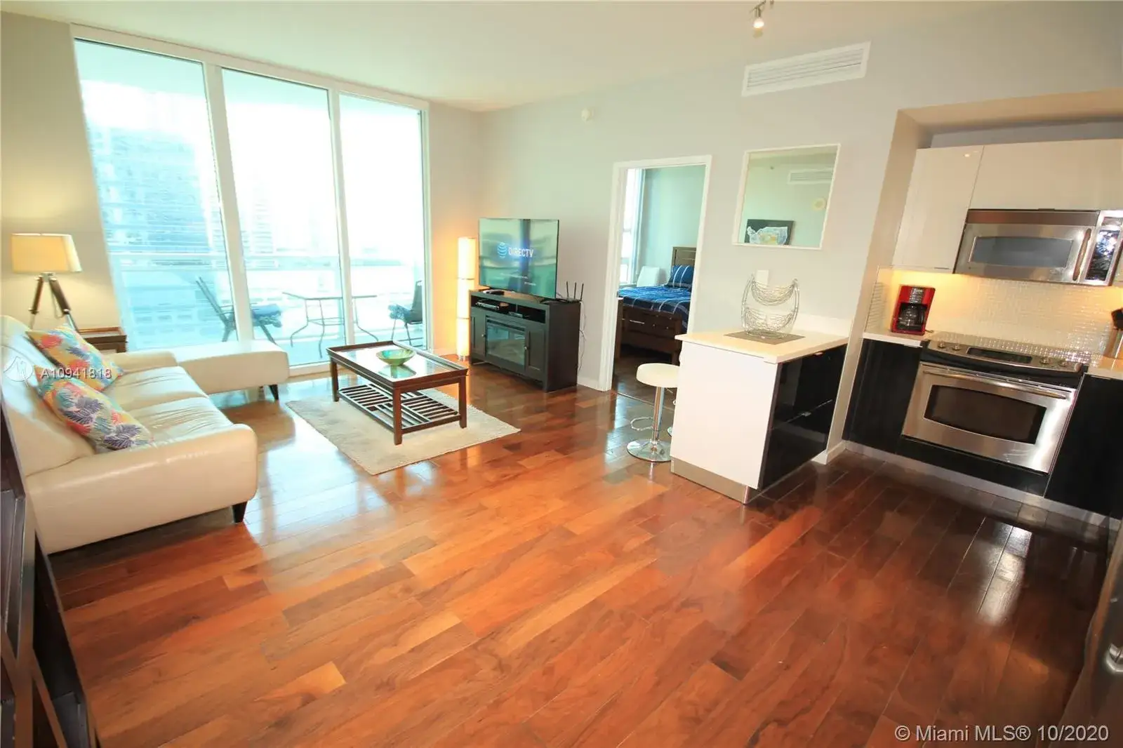 2 bedroom 2 bath Residential Lease for rent at 950 Brickell Bay Dr # 1506, Miami FL 33131