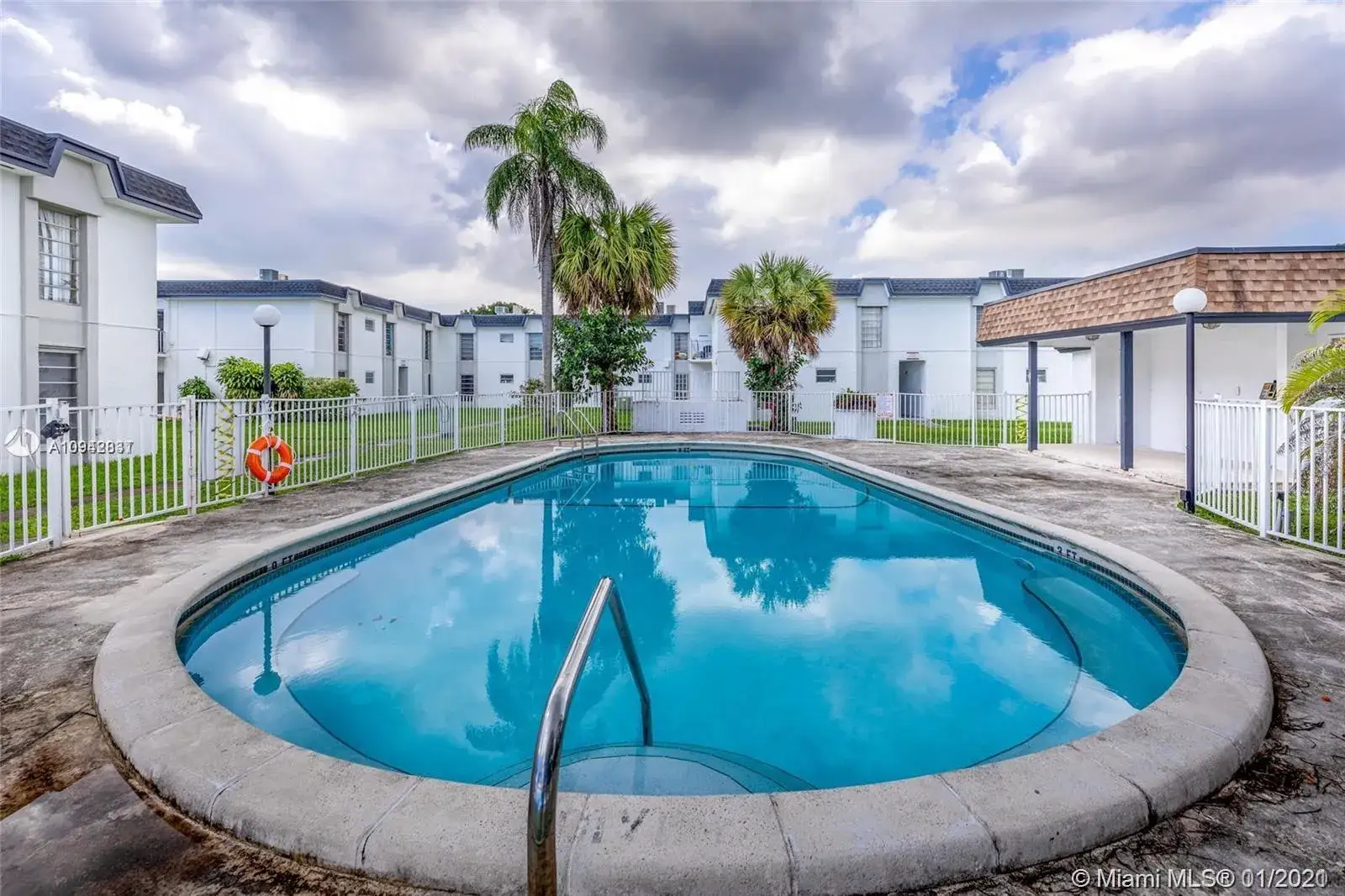 2 bedroom 2 bath Residential for sale at 7220 SW 94th Pl # G2, Miami FL 33173
