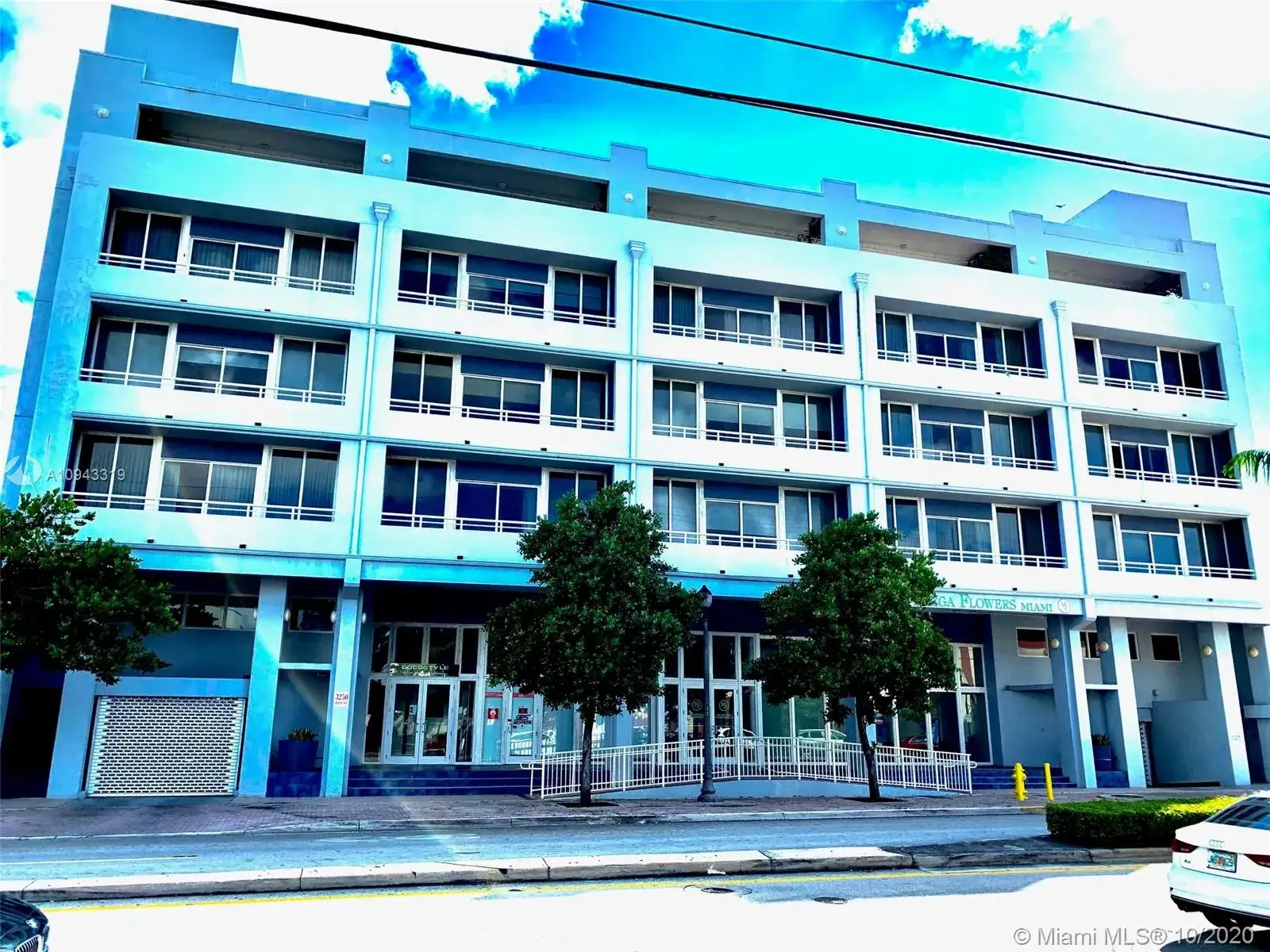 1 bedroom 2 bath Residential Lease for rent at 3250 Grand Ave # 302, Miami FL 33133