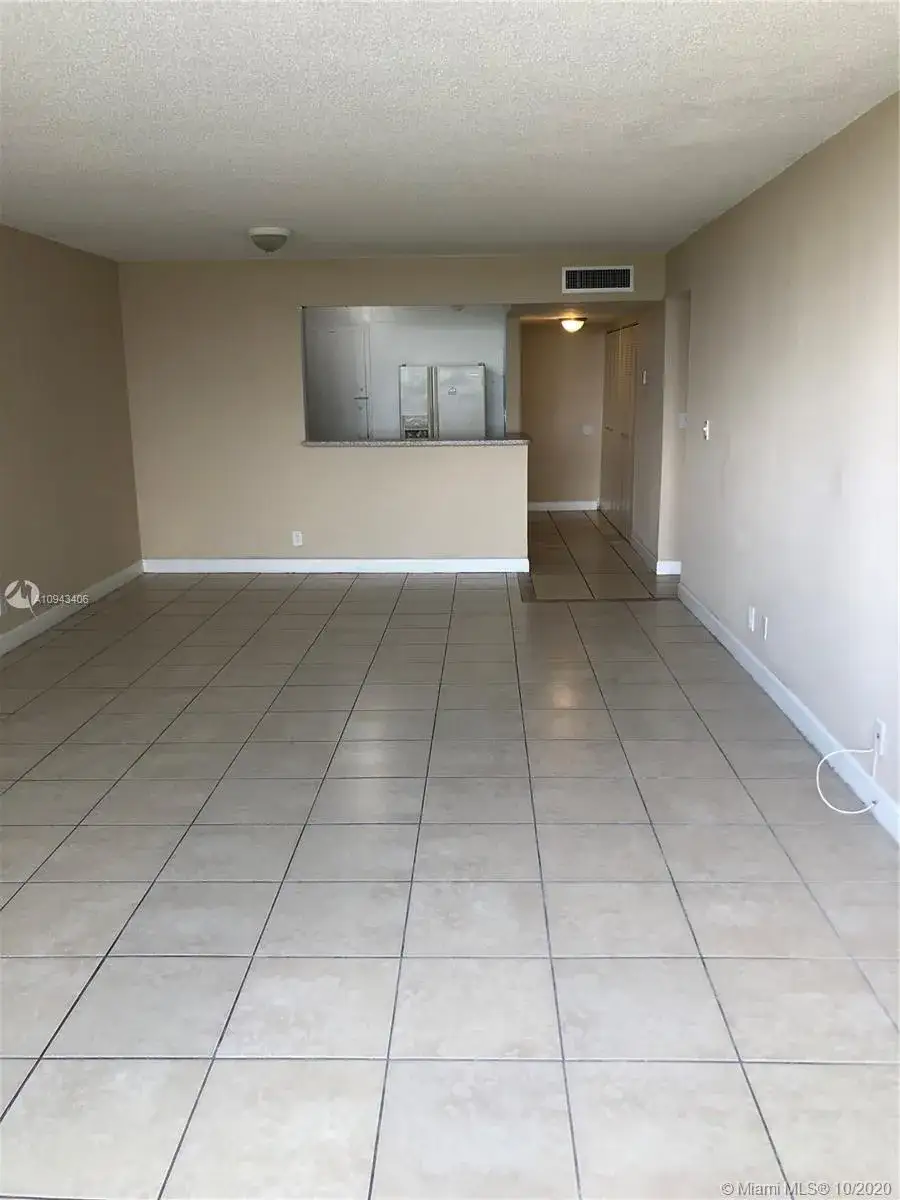 3 bedroom 2 bath Residential Lease for rent at 9143 SW 77th Ave # B802, Miami FL 33156