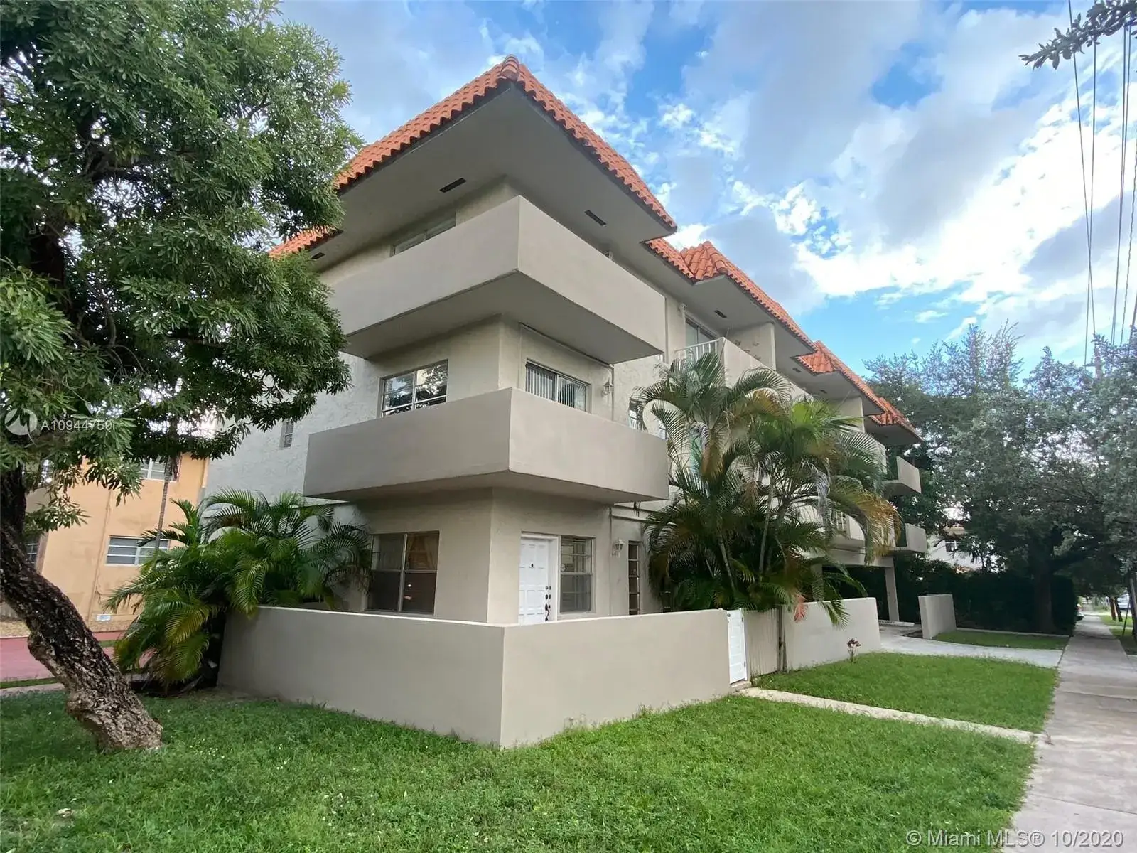 1 bedroom 1 bath Residential for sale at 50 Antilla Ave # 1, Coral Gables FL 33134