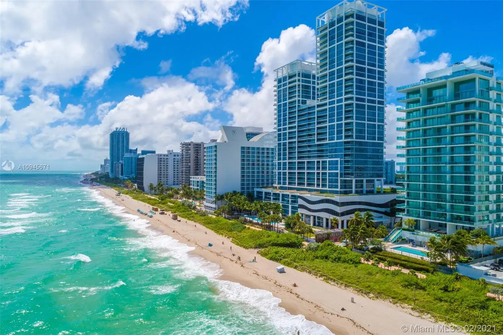 1 bedroom 1 bath Residential for sale at 6899 Collins Ave # 1109, Miami Beach FL 33141