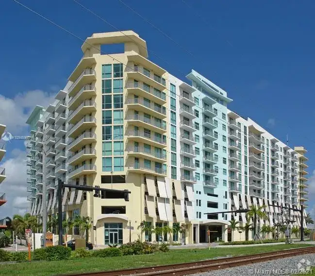 3 bedroom 2 bath Residential for sale at 140 S Dixie Hwy # 701, Hollywood FL 33020