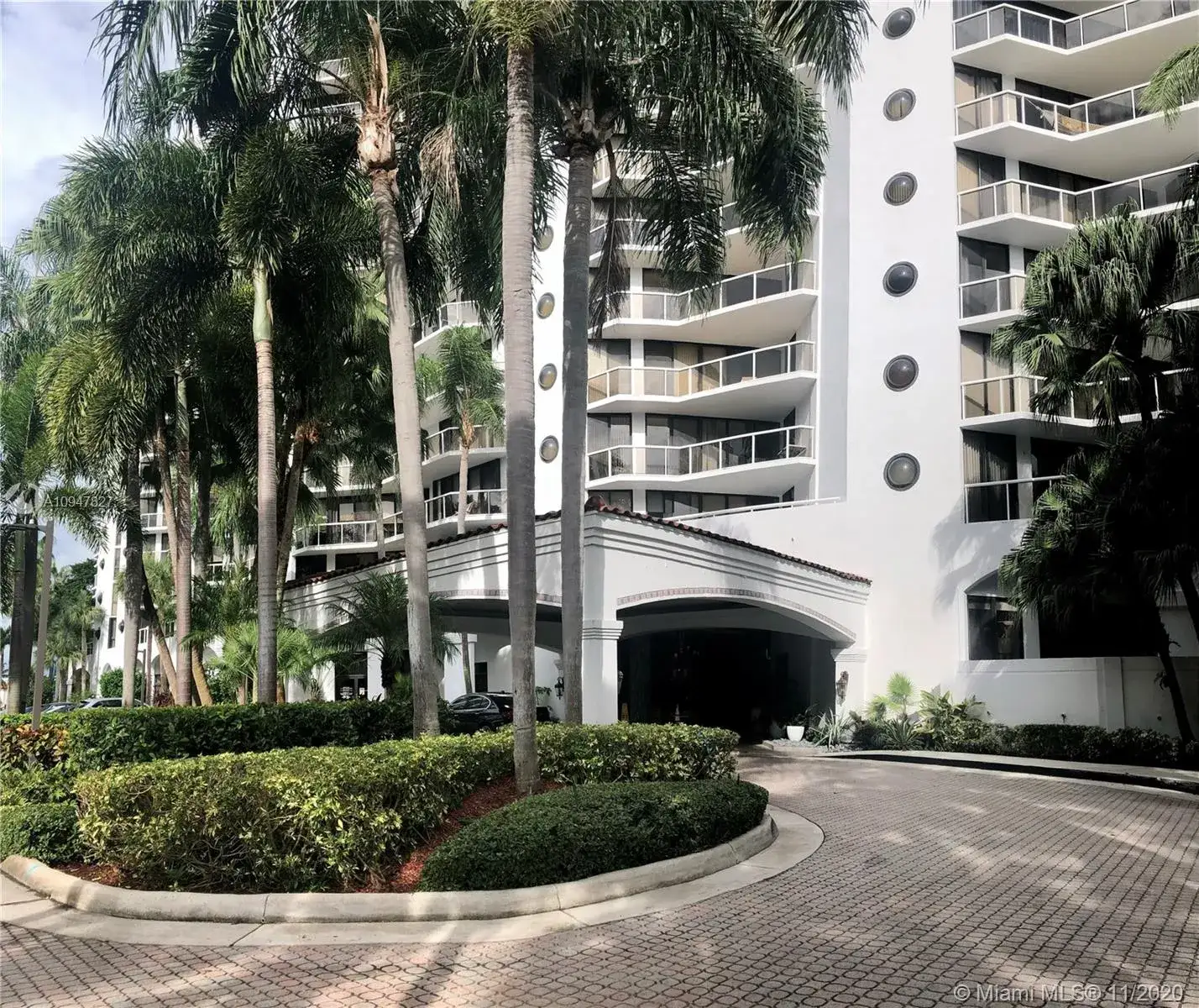 2 bedroom 2 bath Residential for sale at 3610 Yacht Club Dr # 1014, Aventura FL 33180