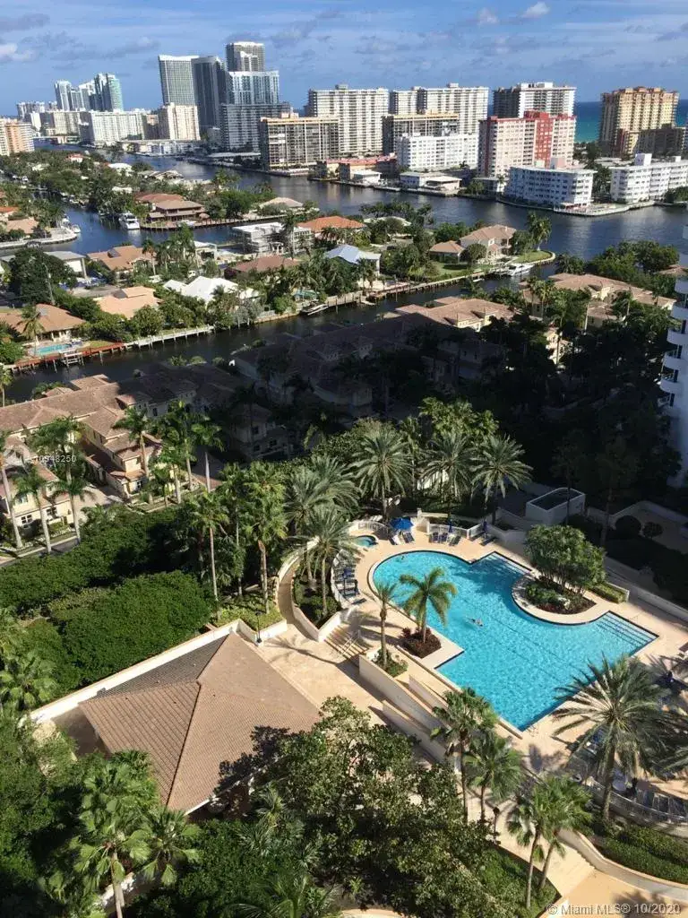 3 bedroom 2 bath Residential for sale at 21205 Yacht Club Dr # 2005, Aventura FL 33180