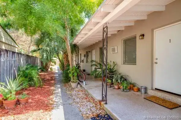 2 bedroom 1 bath Residential Lease for rent at 618 NE 8th Ave # 1, Fort Lauderdale FL 33304