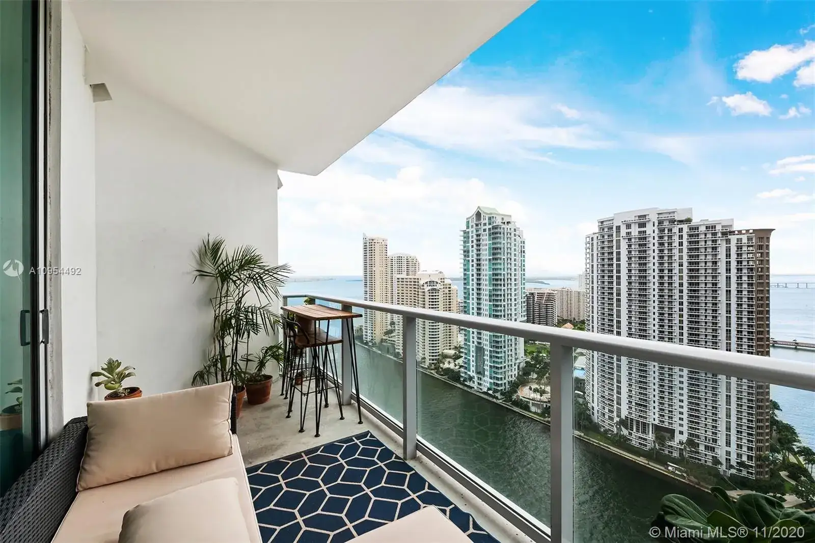 2 bedroom 2 bath Residential for sale at 300 S Biscayne Blvd # 2806, Miami FL 33131
