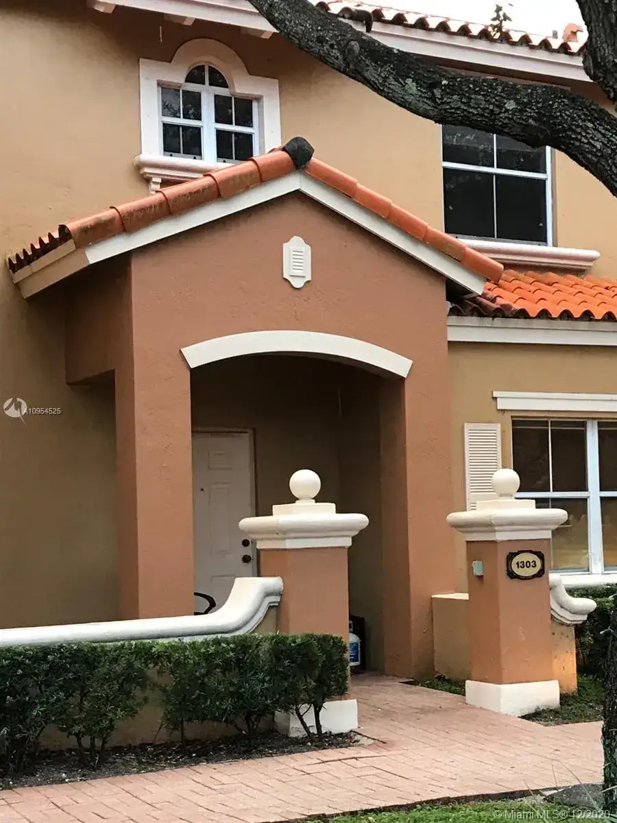 2 bedroom 2 bath Residential Lease for rent at 8530 NW 140th St # 1303, Miami Lakes FL 33016