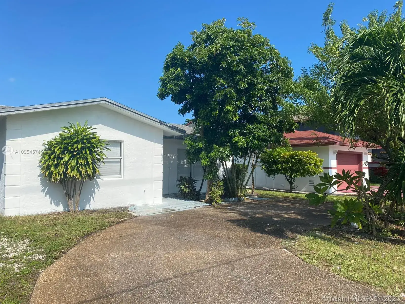 3 bedroom 2 bath Residential for sale at 175 SW 4th St, Deerfield Beach FL 33441