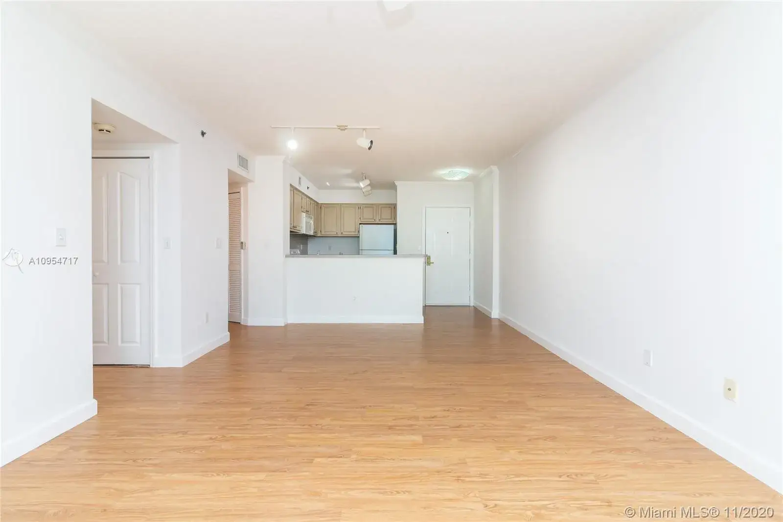 2 bedroom 2 bath Residential for sale at 2665 SW 37th Ave # 1406, Miami FL 33133
