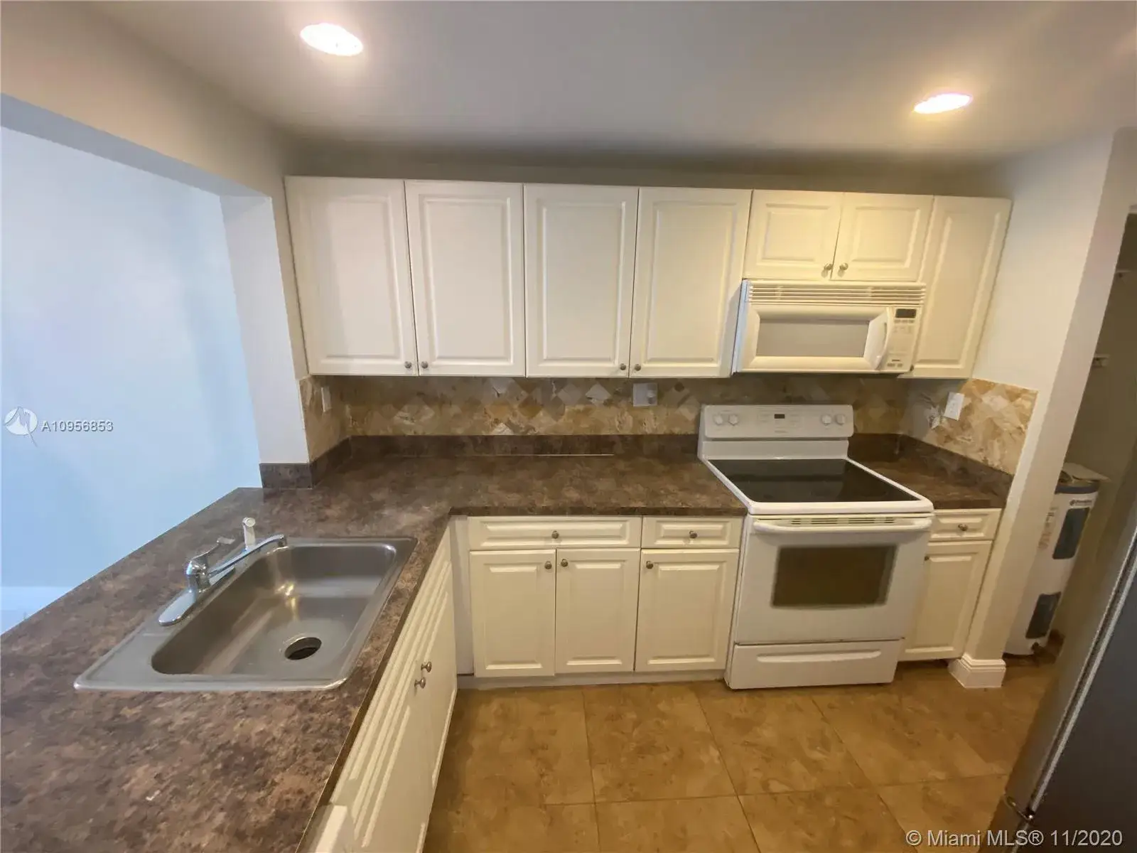 2 bedroom 2 bath Residential Lease for rent at 8051 S Colony Cir S # 109, Tamarac FL 33321