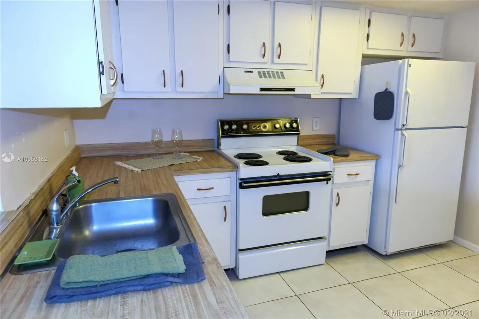 2 bedroom 2 bath Residential for sale at 5550 NW 44th St # 404B, Lauderhill FL 33319