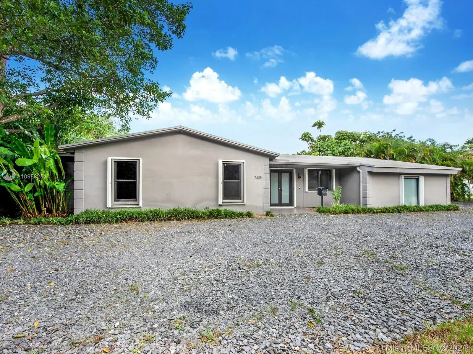 3 bedroom 2 bath Residential for sale at 7405 SW 122nd St, Pinecrest FL 33156