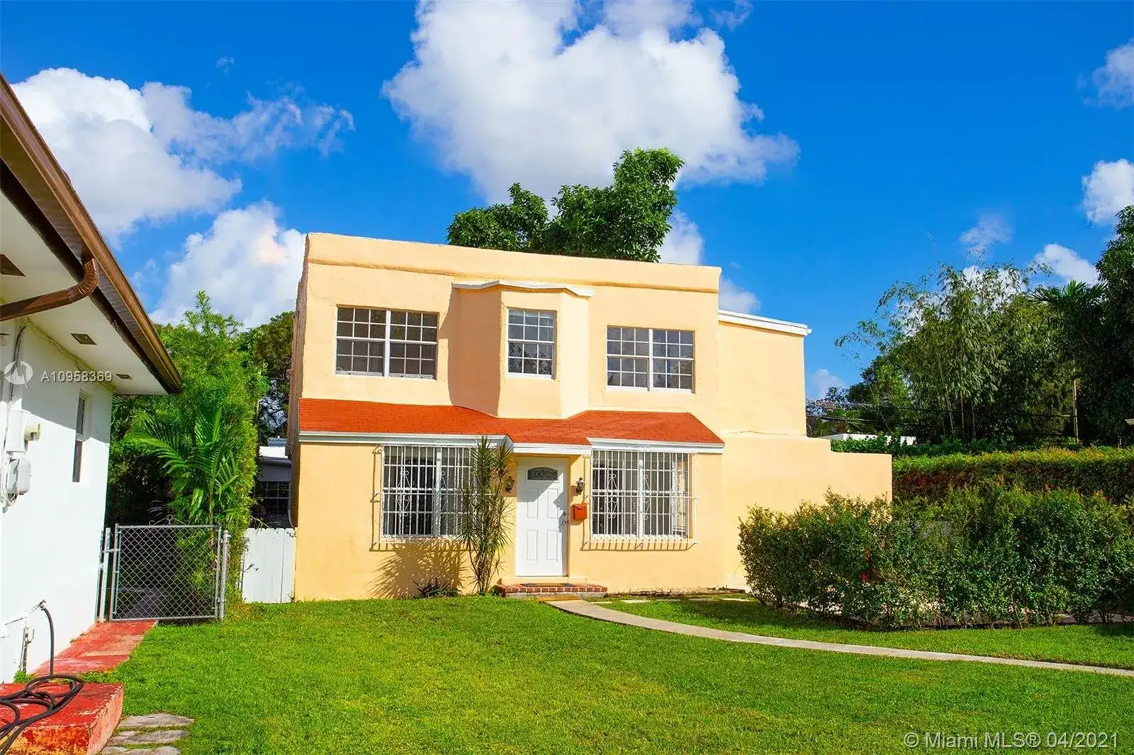 4 bedroom 2 bath Residential for sale at 837 El Rado St, Coral Gables FL 33134