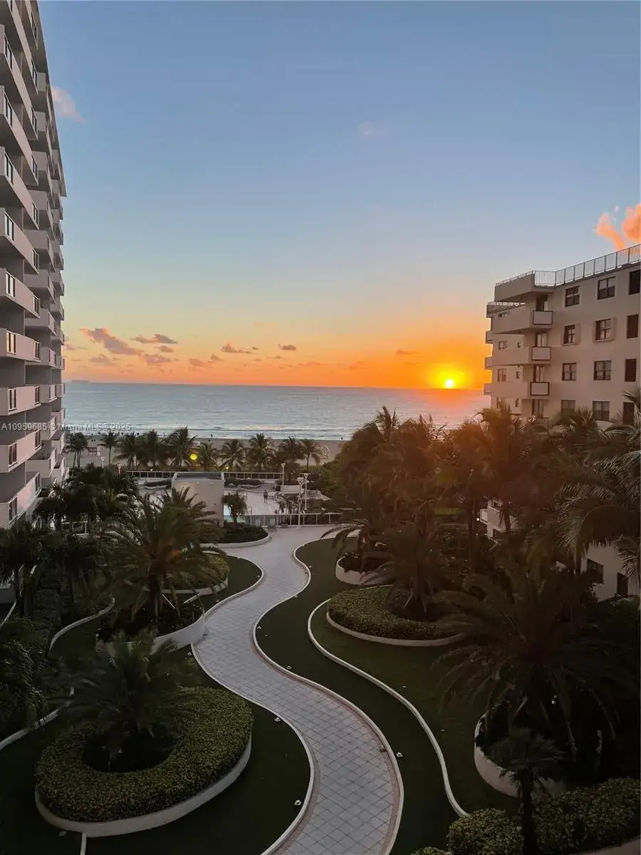 1 bedroom 1 bath Residential Lease for rent at 100 Lincoln Rd # 719, Miami Beach FL 33139