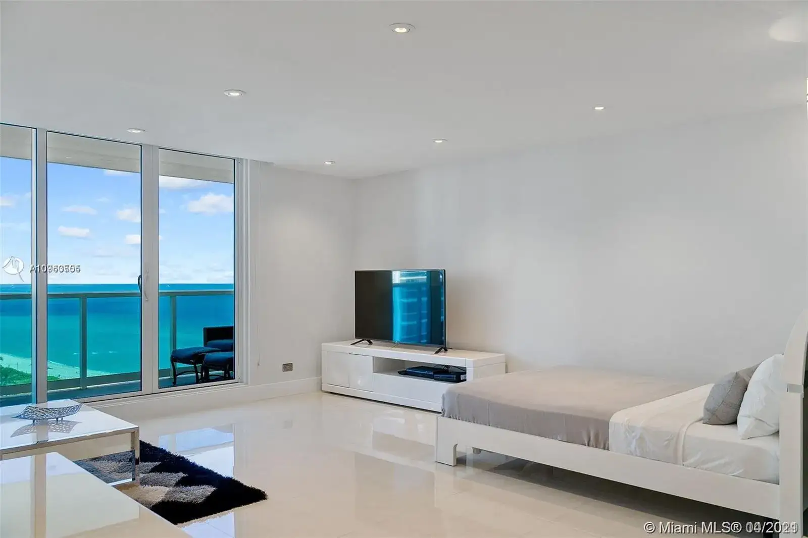 1 bath Residential Lease for rent at 2301 Collins Ave # 1211, Miami Beach FL 33139