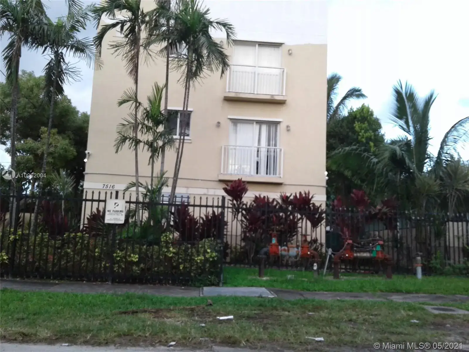 1 bedroom 1 bath Residential for sale at 7516 NE 1st Ave, Miami FL 33138