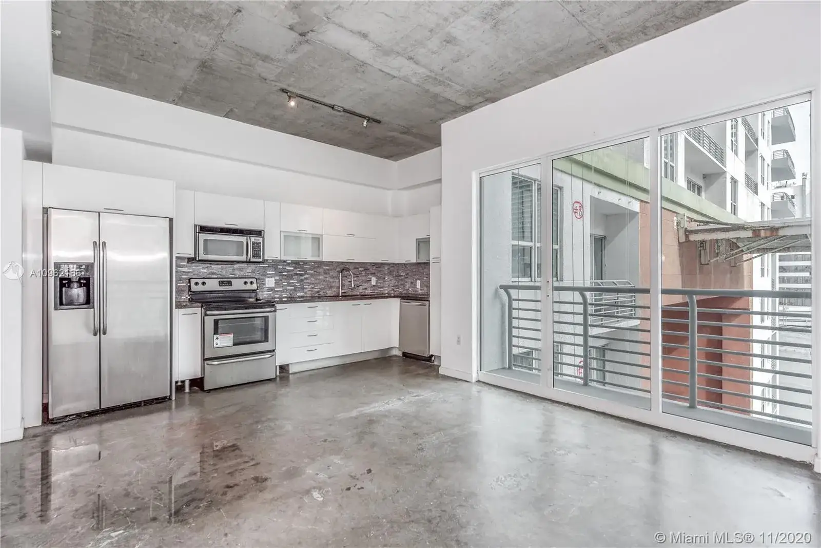1 bedroom 1 bath Residential Lease for rent at 133 NE 2nd Ave # 810, Miami FL 33132