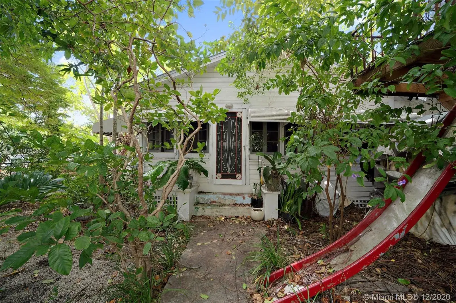 3 bedroom 2 bath Residential for sale at 844 SW 8th Ave, Miami FL 33130
