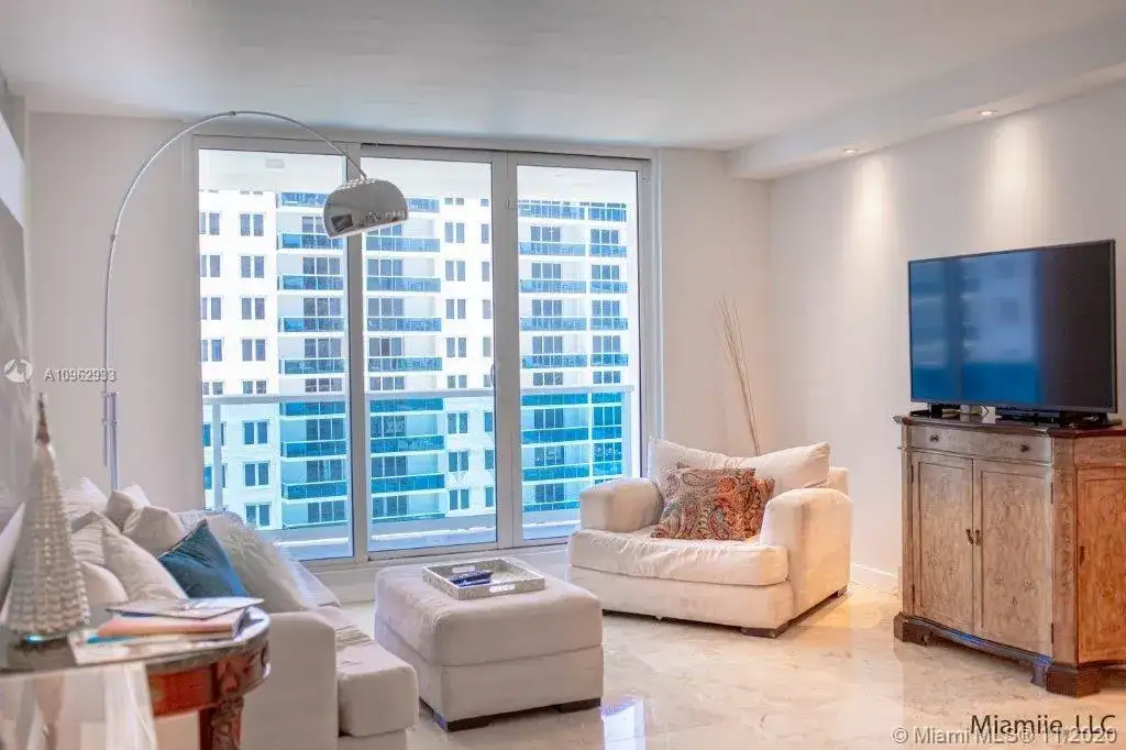 1 bedroom 1 bath Residential Lease for rent at 2301 Collins Ave # 1117, Miami Beach FL 33139