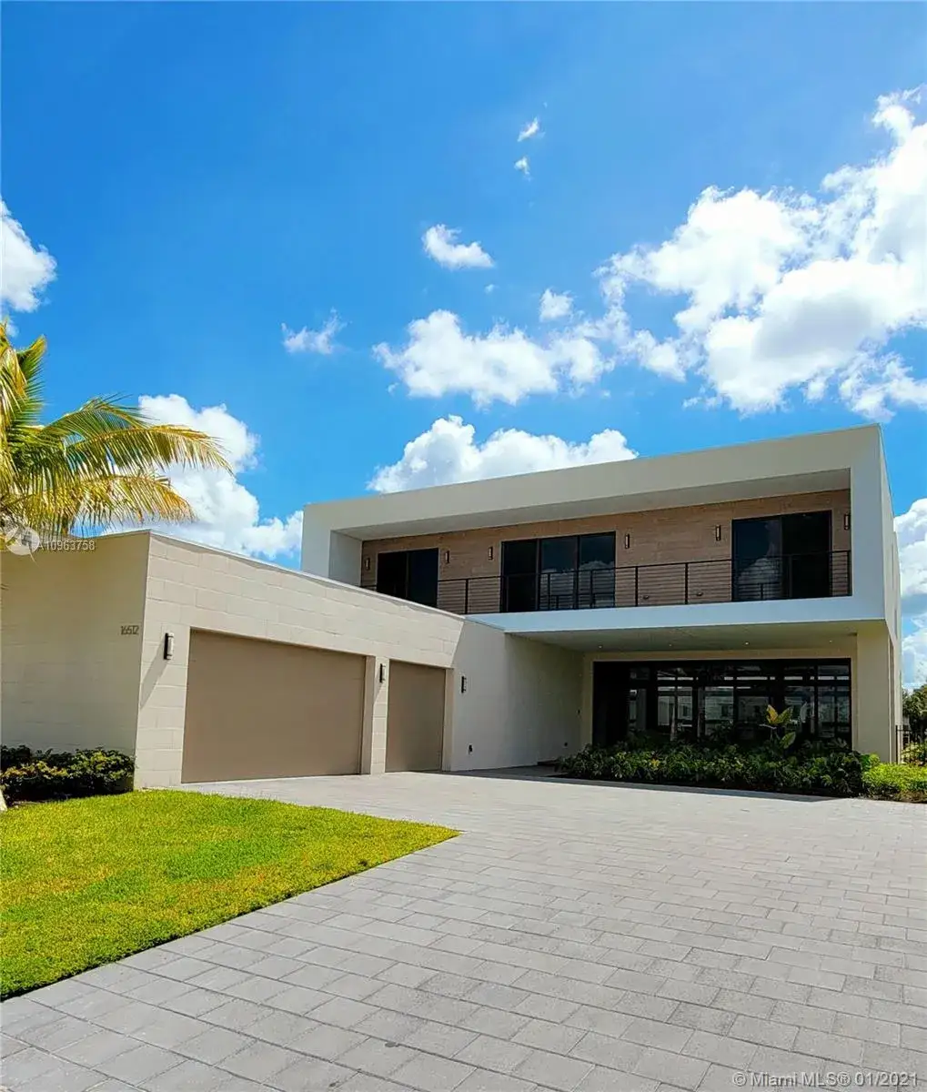 6 bedroom 6 bath Residential Lease for rent at 16512 S Botaniko Dr S, Weston FL 33326