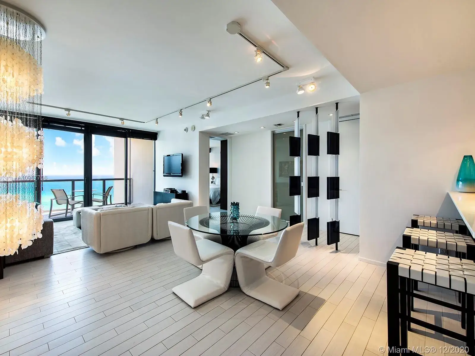 1 bedroom 1 bath Residential for sale at 2201 Collins Ave # 1519, Miami Beach FL 33139