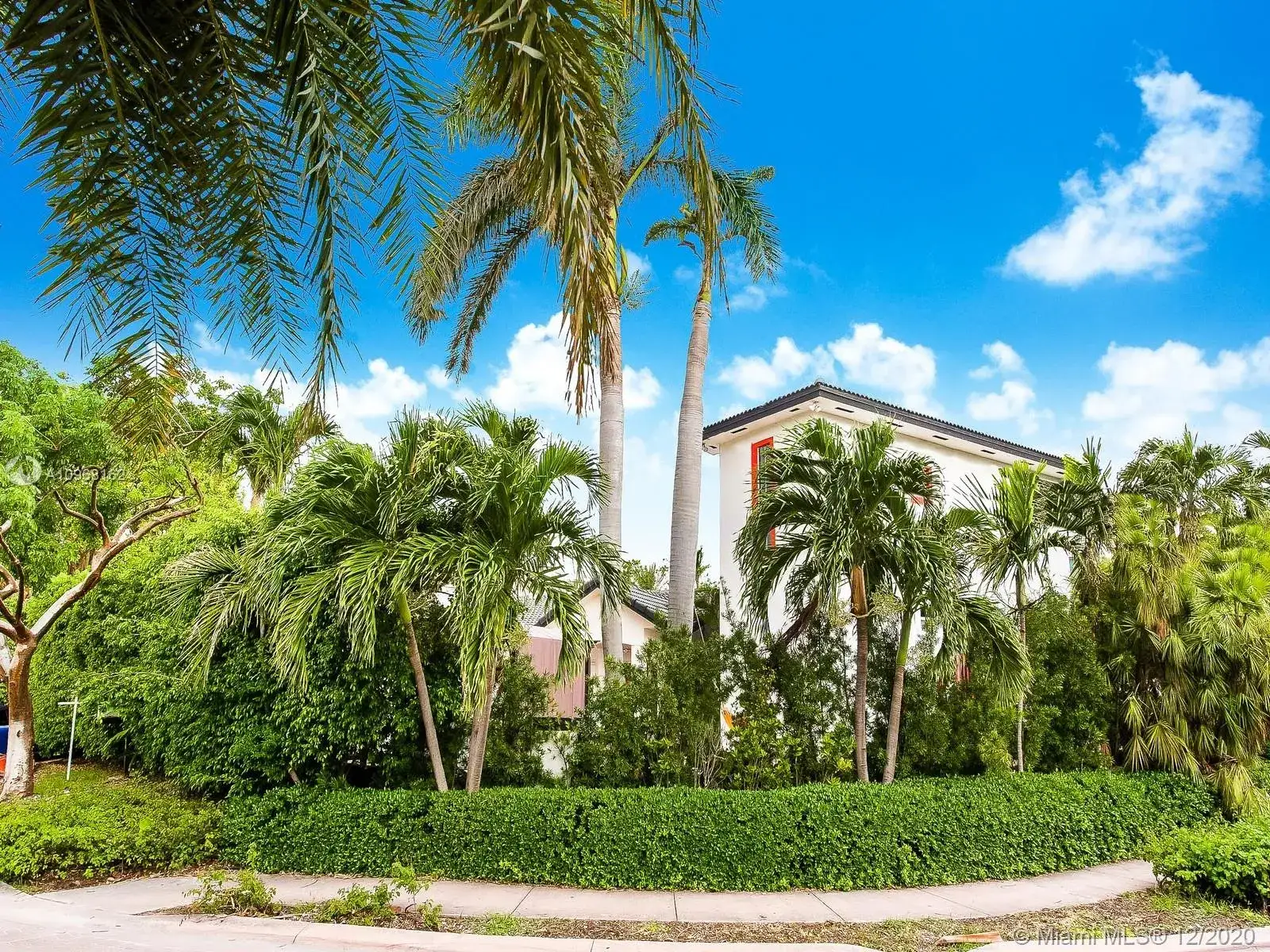 4 bedroom 3 bath Residential for sale at 691 Ridgewood Rd, Key Biscayne FL 33149