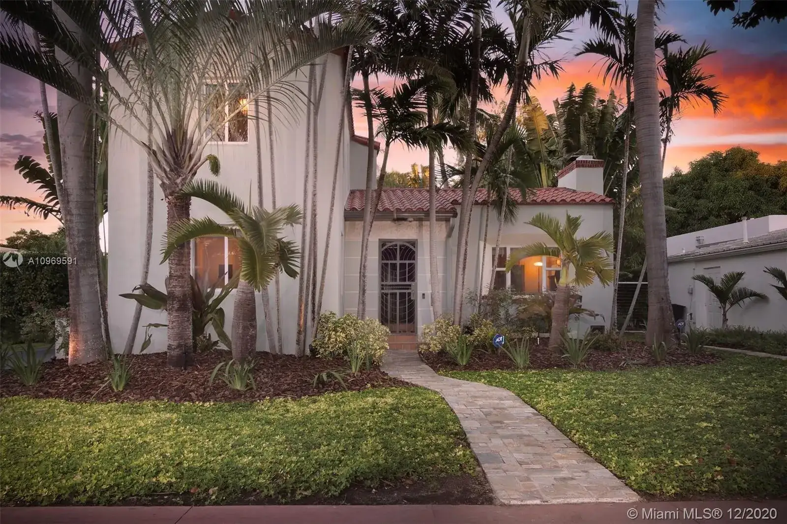 4 bedroom 3 bath Residential for sale at 869 W 46th St, Miami Beach FL 33140