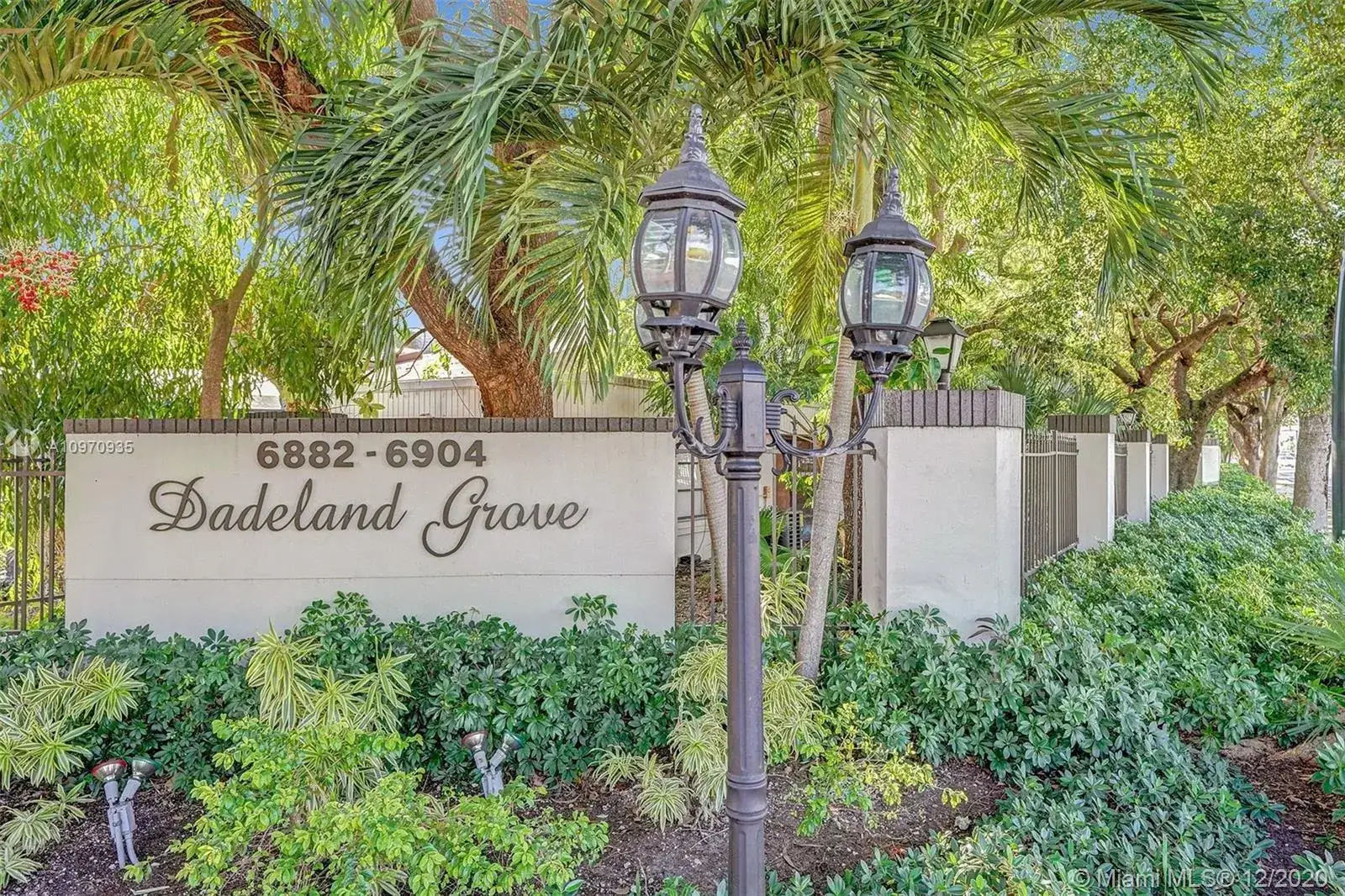 2 bedroom 2 bath Residential for sale at 6884 N Kendall Dr # C407, Pinecrest FL 33156