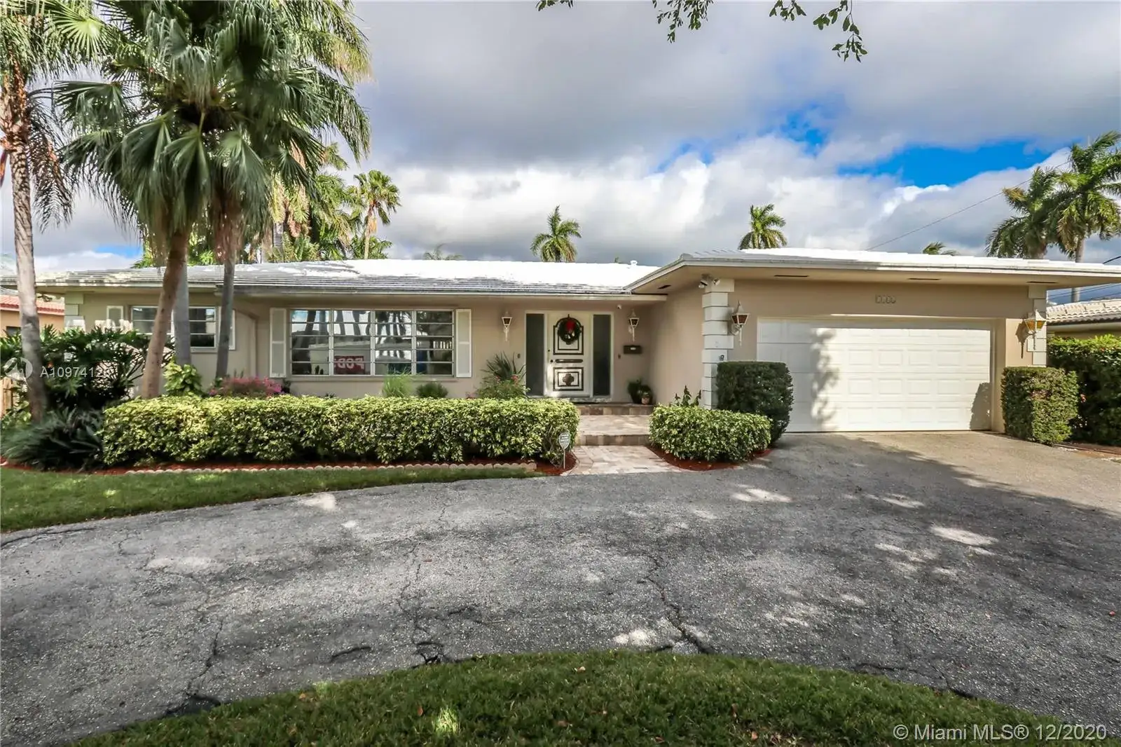 7 bedroom 4 bath Residential Lease for rent at 1141 N Northlake Dr, Hollywood FL 33019