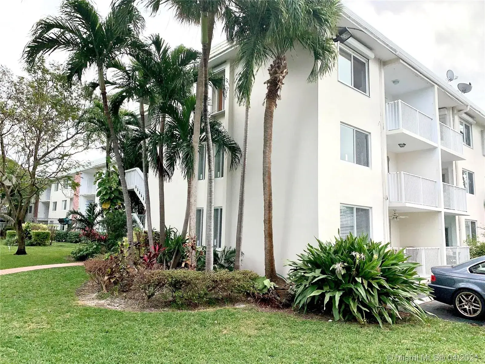 1 bedroom 1 bath Residential Lease for rent at 240 Galen Dr # 112, Key Biscayne FL 33149