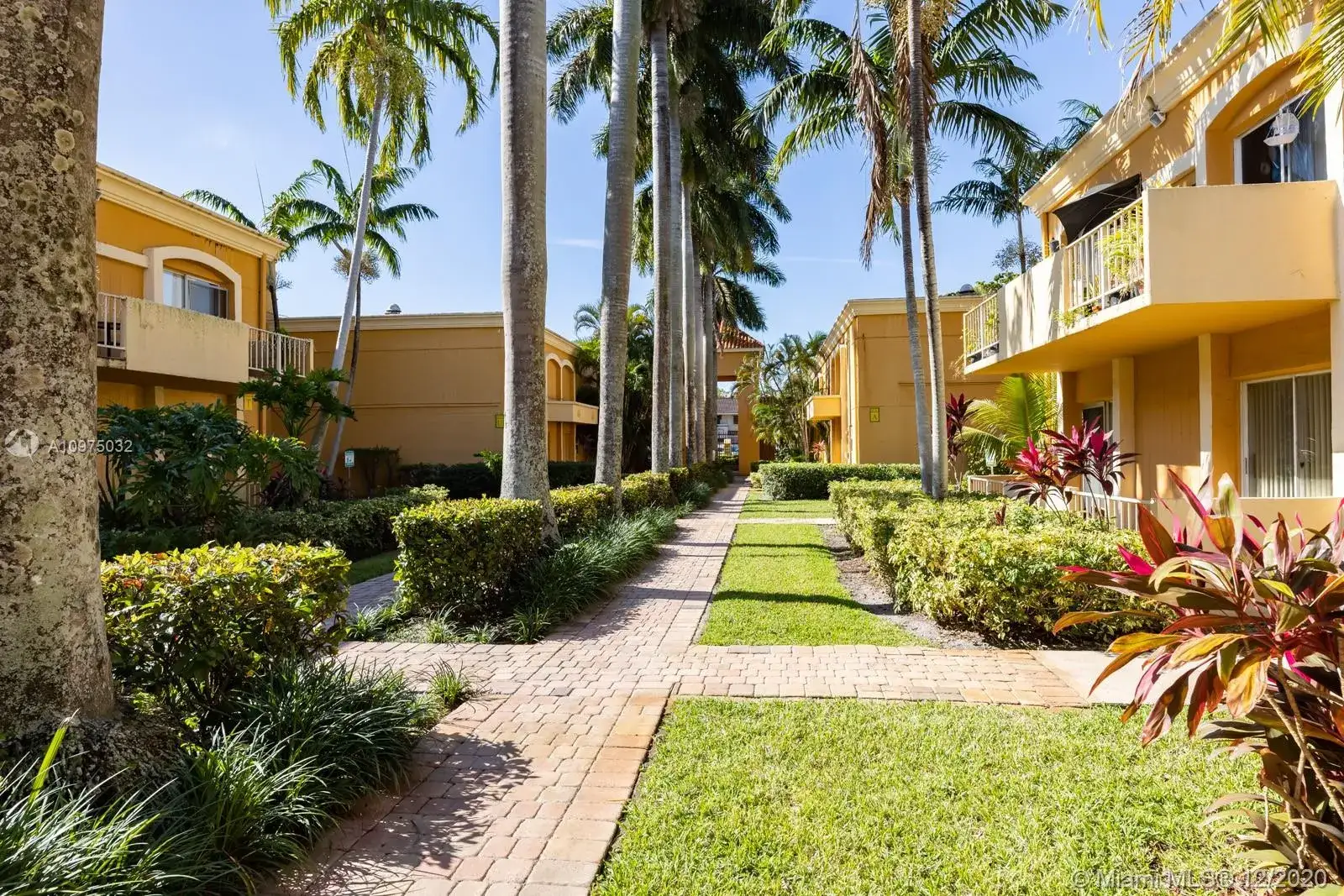 1 bedroom 1 bath Residential Lease for rent at 17901 NW 68th Ave # Q209, Hialeah FL 33015