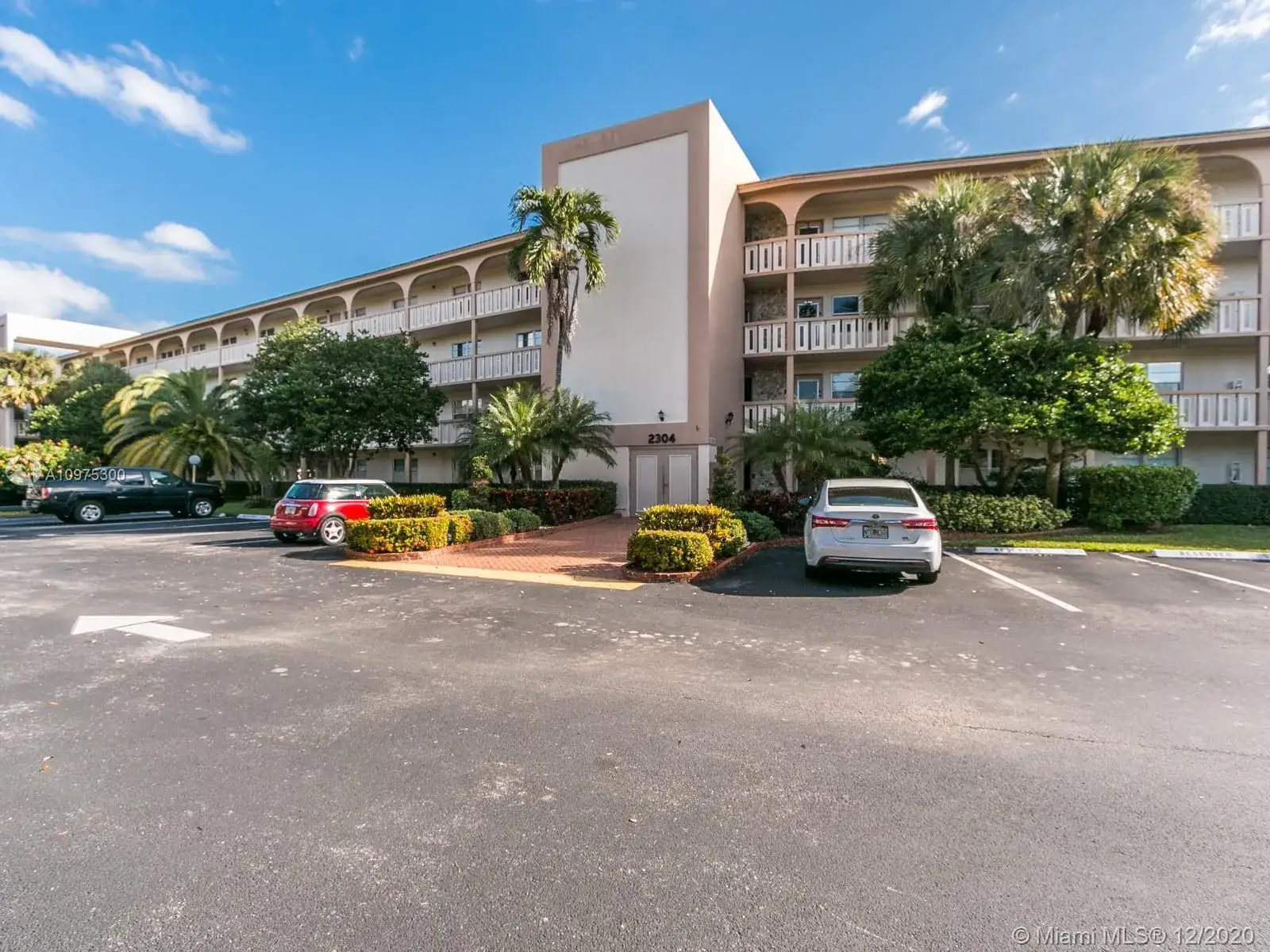2 bedroom 2 bath Residential for sale at 2304 Lucaya Ln # J4, Coconut Creek FL 33066