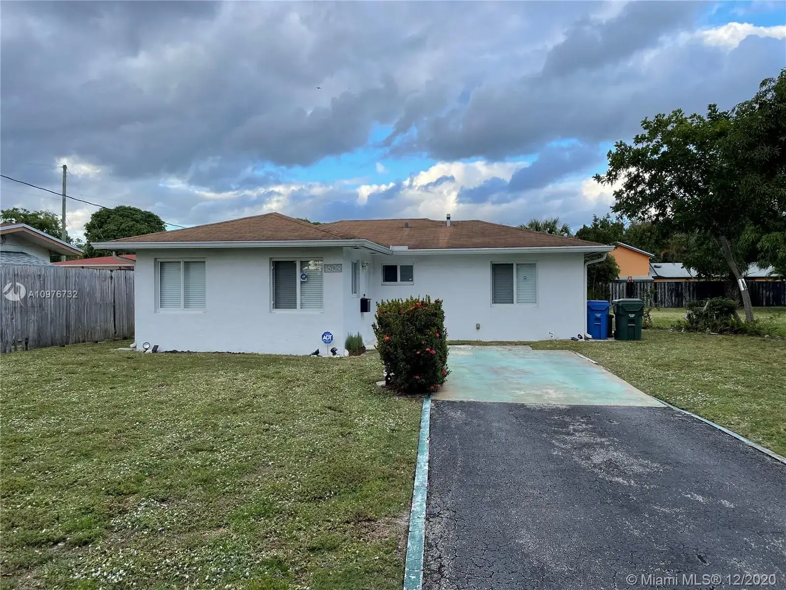 2 bedroom 1 bath Residential for sale at 1609 NE 34th Dr, Oakland Park FL 33334