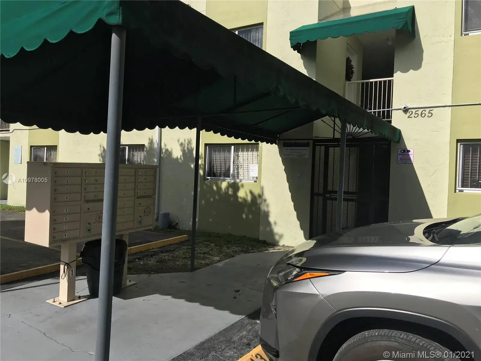 2 bedroom 2 bath Residential for sale at 2565 W 56th St # 101, Hialeah FL 33016