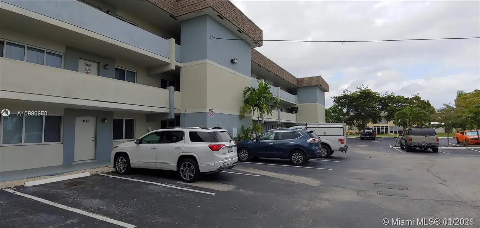 1 bedroom 1 bath Residential for sale at 1400 NE 54th St # 206, Fort Lauderdale FL 33334
