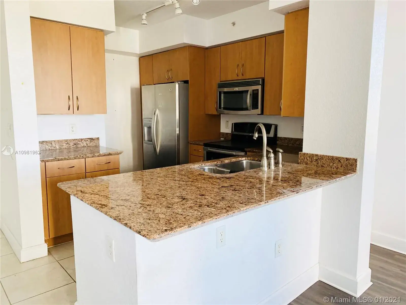 1 bedroom 1 bath Residential Lease for rent at 1830 Radius Dr # 1001, Hollywood FL 33020