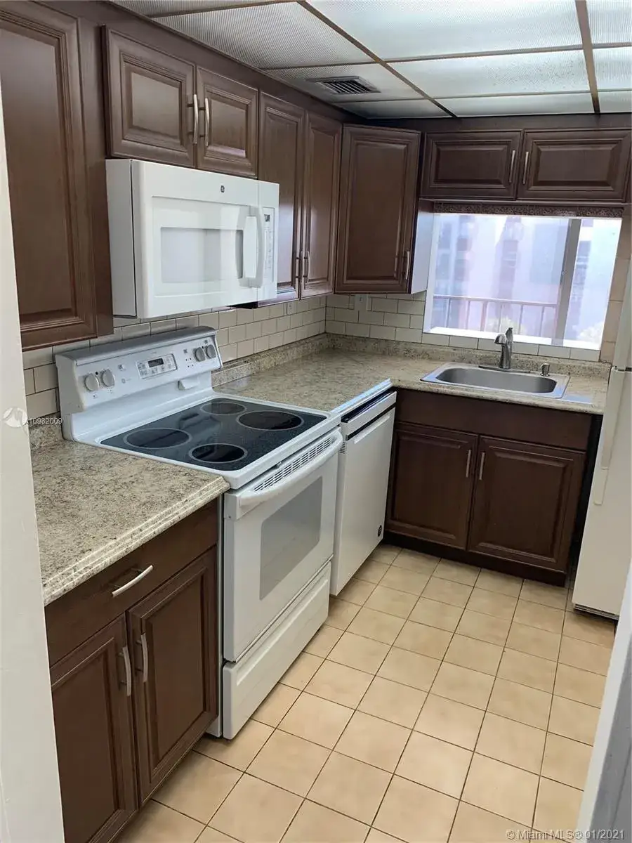 2 bedroom 1 bath Residential for sale at 9440 W Flagler St # 414, Miami FL 33174