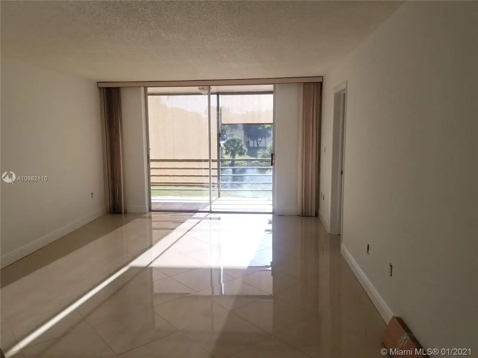 2 bedroom 2 bath Residential Lease for rent at 8450 Sunrise Lakes Blvd # 202, Sunrise FL 33322