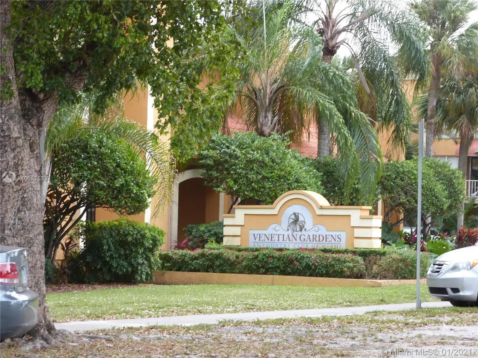 2 bedroom 2 bath Residential for sale at 18111 NW 68th Ave # G106, Hialeah FL 33015