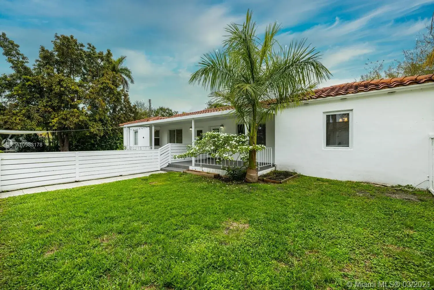 2 bedroom 1 bath Residential Lease for rent at 1029 NE 113 St, Biscayne Park FL 33161