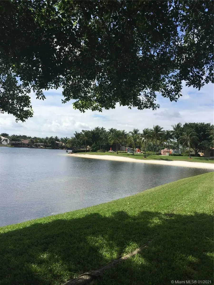 3 bedroom 2 bath Residential for sale at 10770 NW 66th St # 301, Doral FL 33178