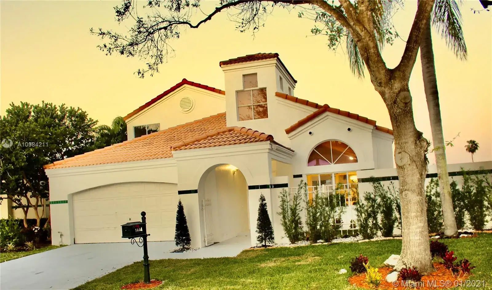 4 bedroom 2 bath Residential for sale at 1444 Harbour Side Dr, Weston FL 33326