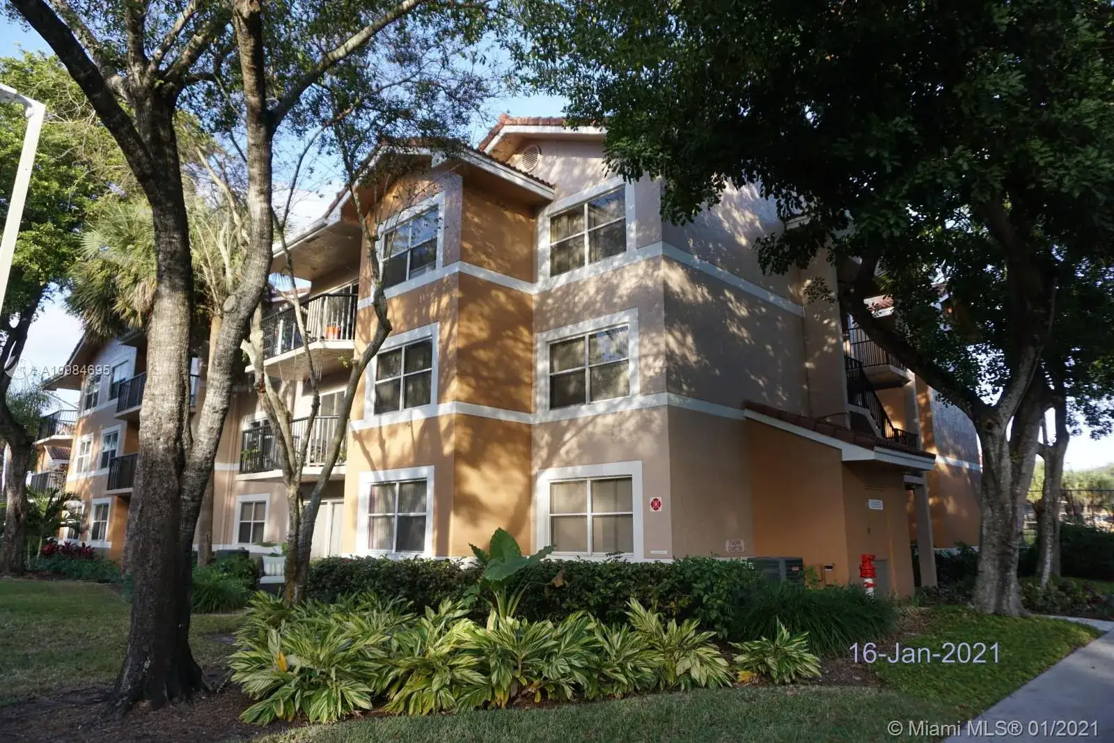 3 bedroom 2 bath Residential for sale at 8801 Wiles Rd # 308, Coral Springs FL 33067