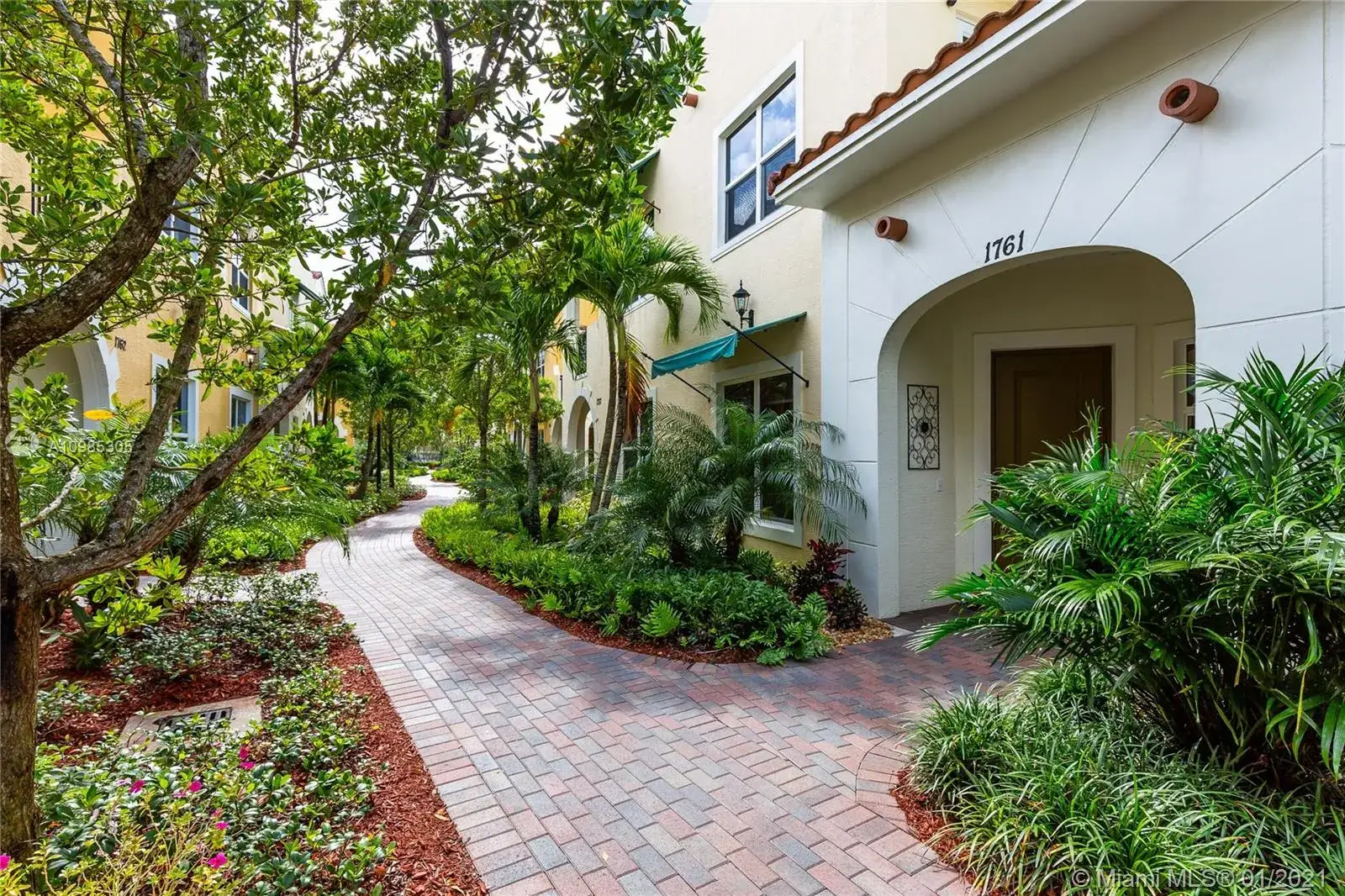 4 bedroom 3 bath Residential for sale at 1761 NW 124th Pl, Pembroke Pines FL 33028